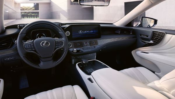 A drivers perspective of a Lexus LS cabin
