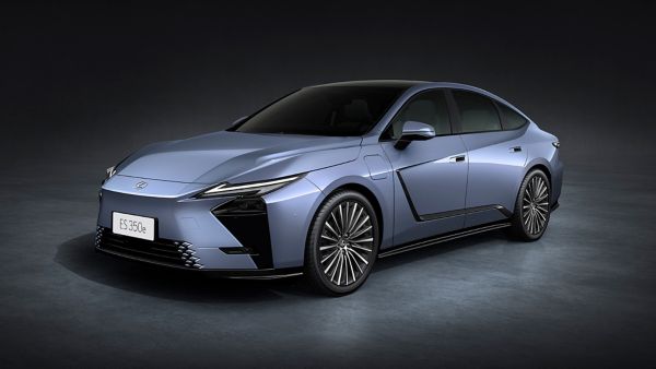 Front three-quarter angle of a parked all-new Lexus ES 350e