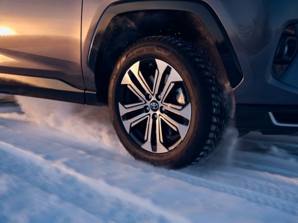 jante cu cauciucuri de iarna de la Toyota