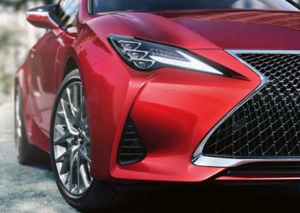 червен Lexus